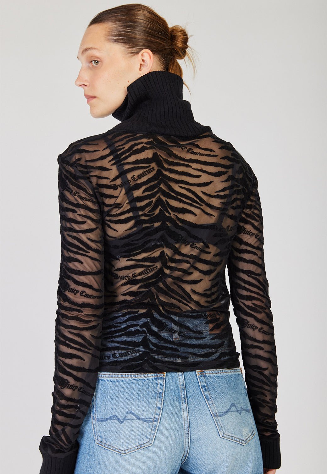 חולצת שיפון עם צווארון גבוה Tiger נשים - Juicy Couture