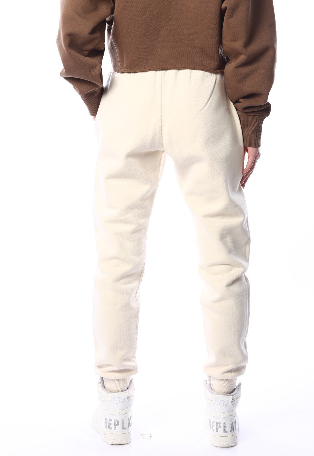 מכנסיים ארוכים עם מנג'ט רחב וכיתוב על רגל שמאל סווטשירט תואם (W3619A) | נשים WHITE / S