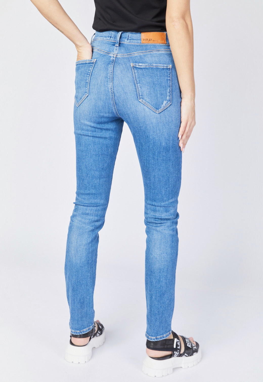ג׳ינס סקיני גבוה עם קרעים נשים