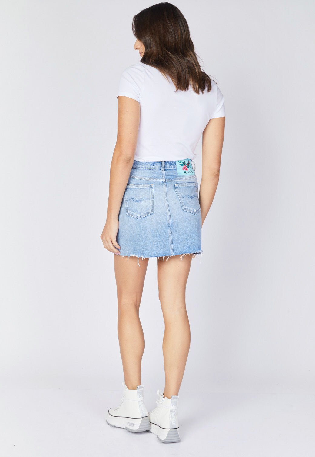 חצאית מיני ג'ינס בסיומת גזורה נשים - Replay