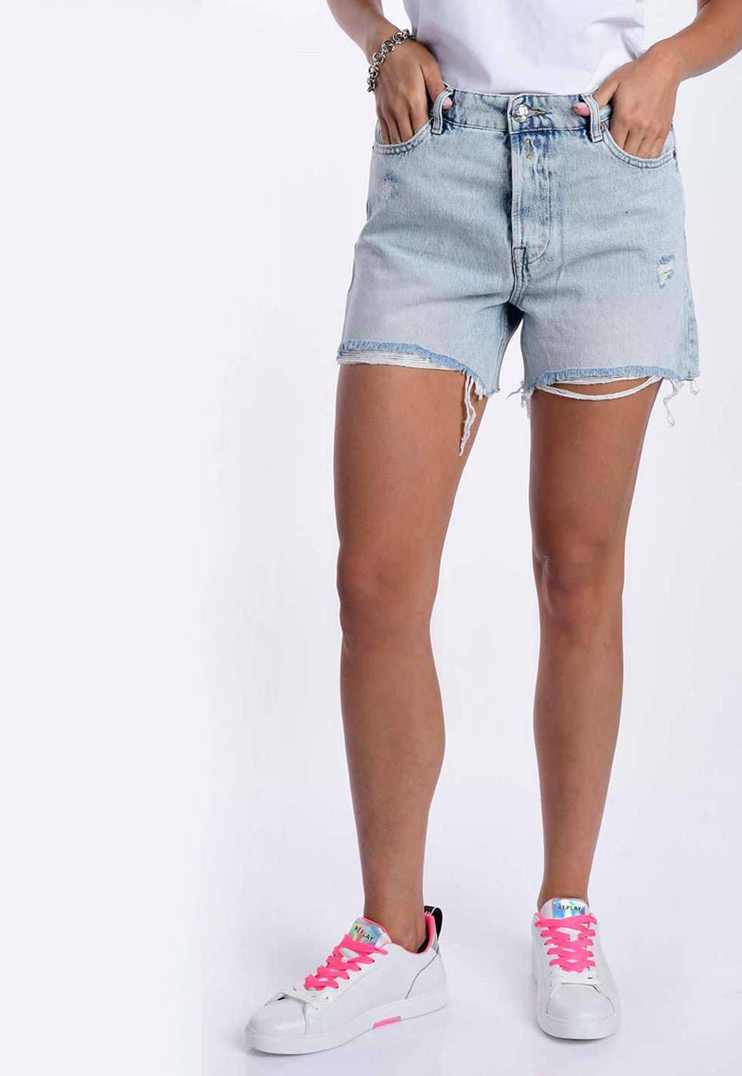 מכנסי ג'ינס קצר עם קרעים לנשים - Replay