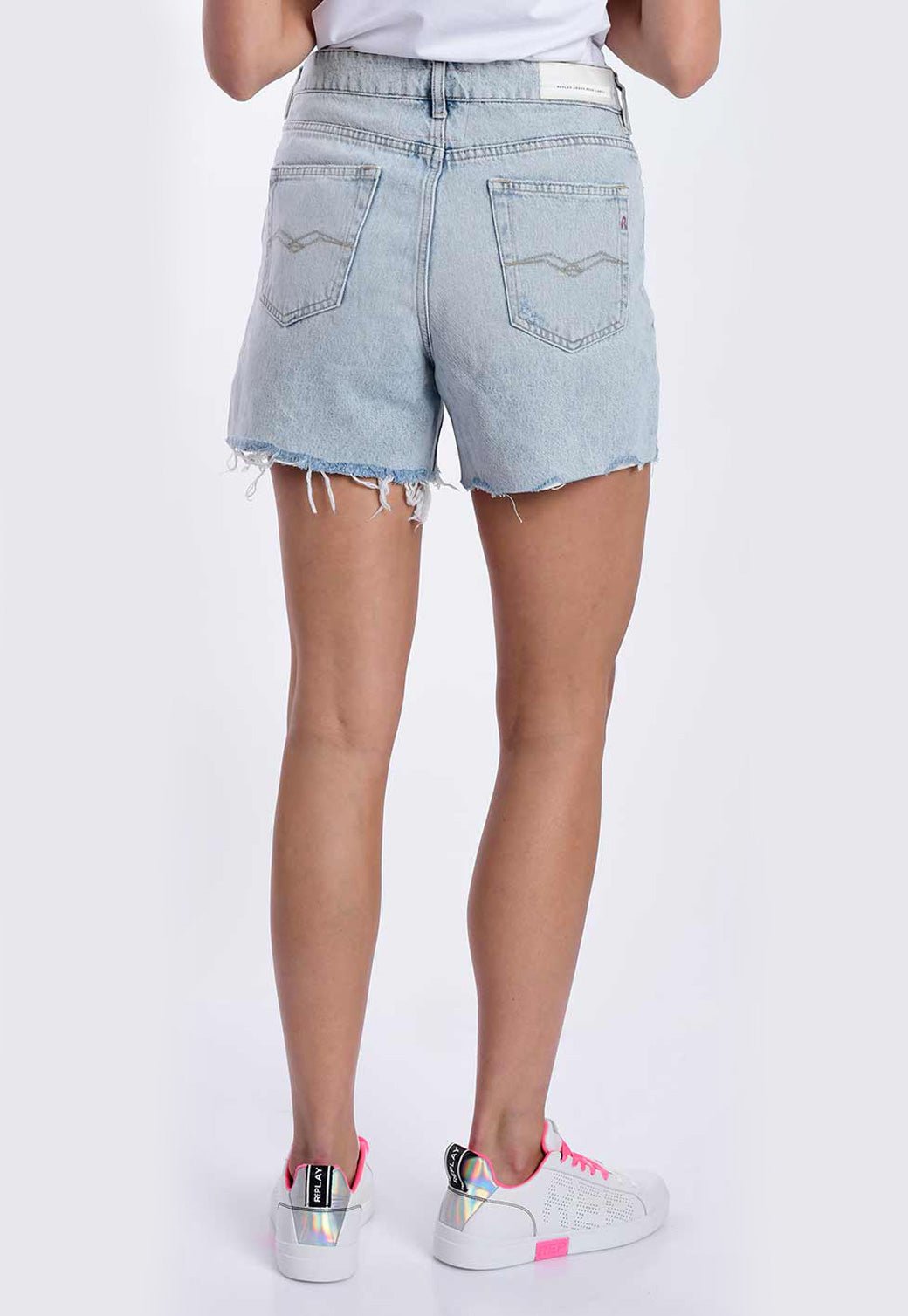 מכנסי ג'ינס קצר עם קרעים לנשים - Replay