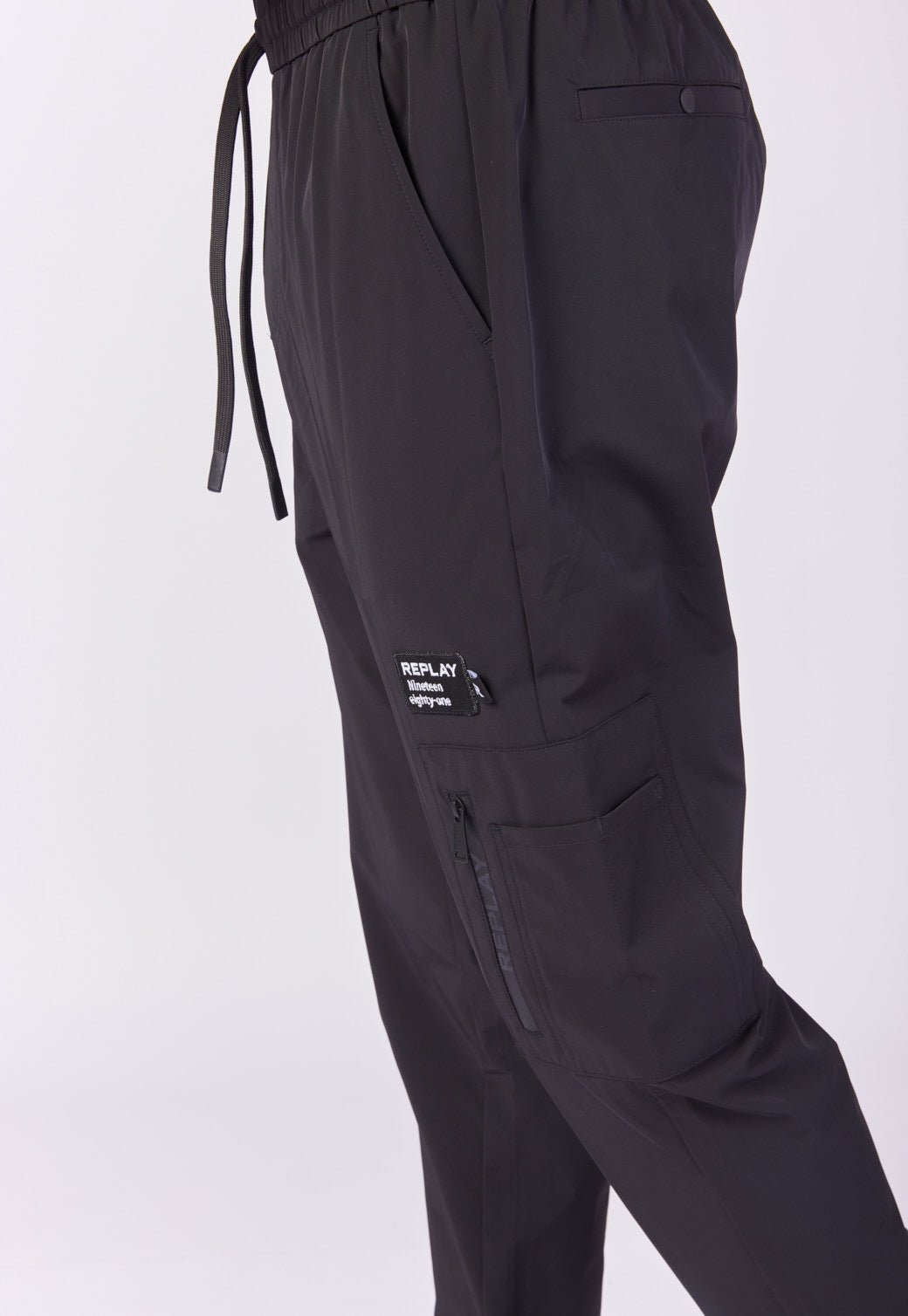 מכנסי טרנינג ארוכים מבד ניילון בצבע שחור גברים - Replay