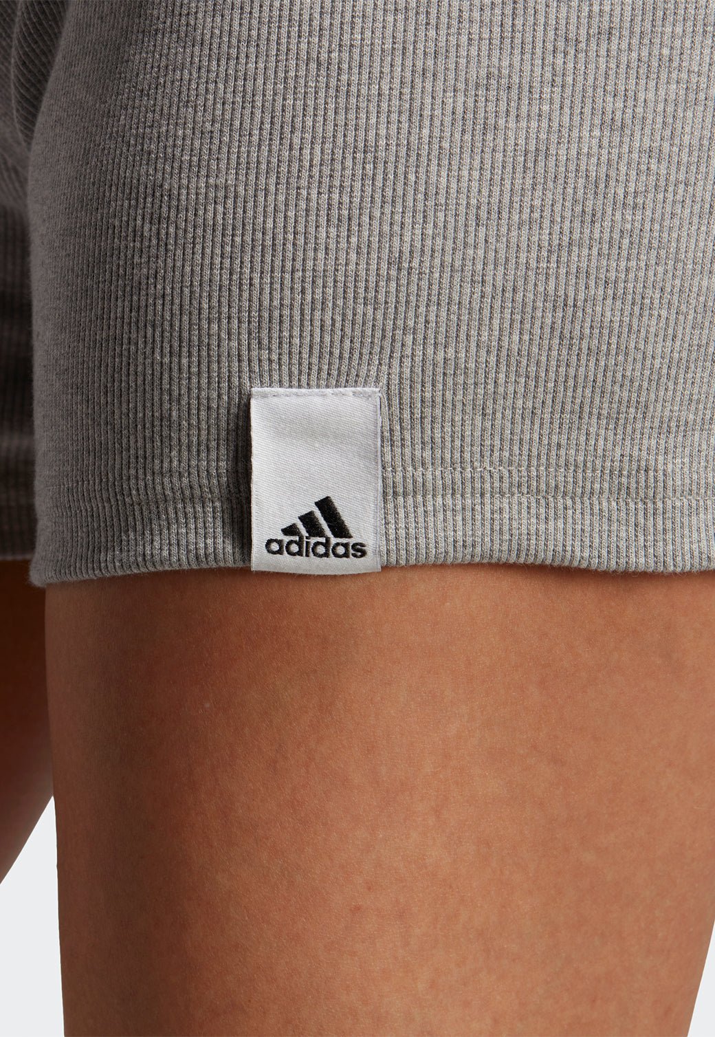 מכנסיים קצרים מבד ריב לנשים - Adidas