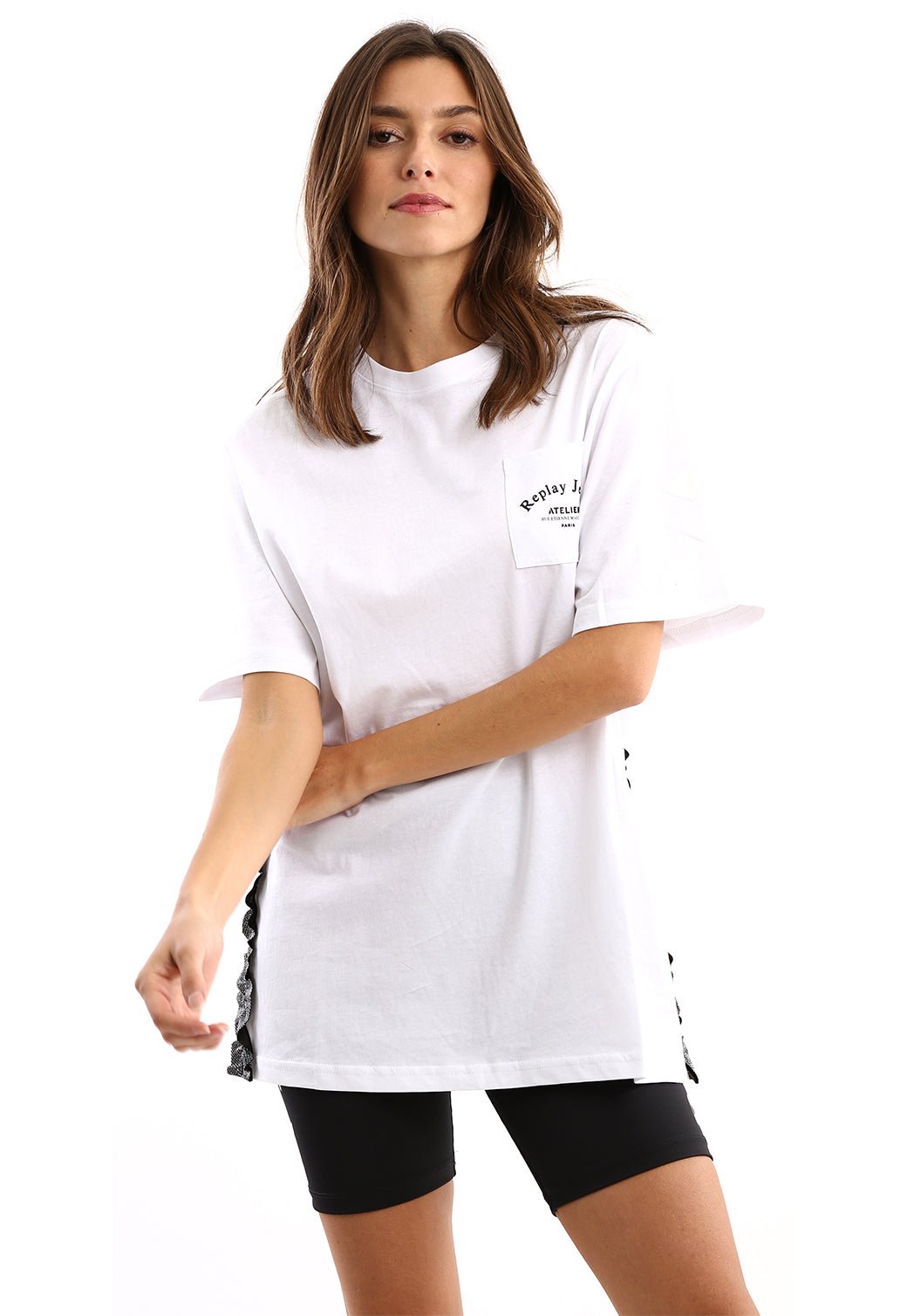 טי שירט כותנה קצרה לוגו בכיס ופרנזים בצד החולצה נשים - Replay