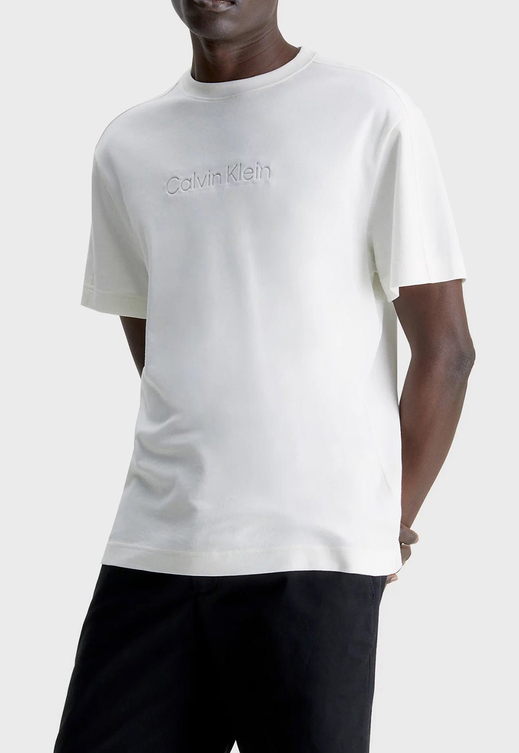 COMFORT DEBOSSED LOGO T-SHIRT Egret 893627071 - Calvin Klein