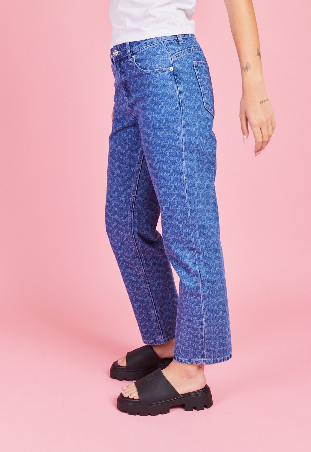 ג'ינס מונוגרם בגזרה ישרה לנשים - Juicy Couture