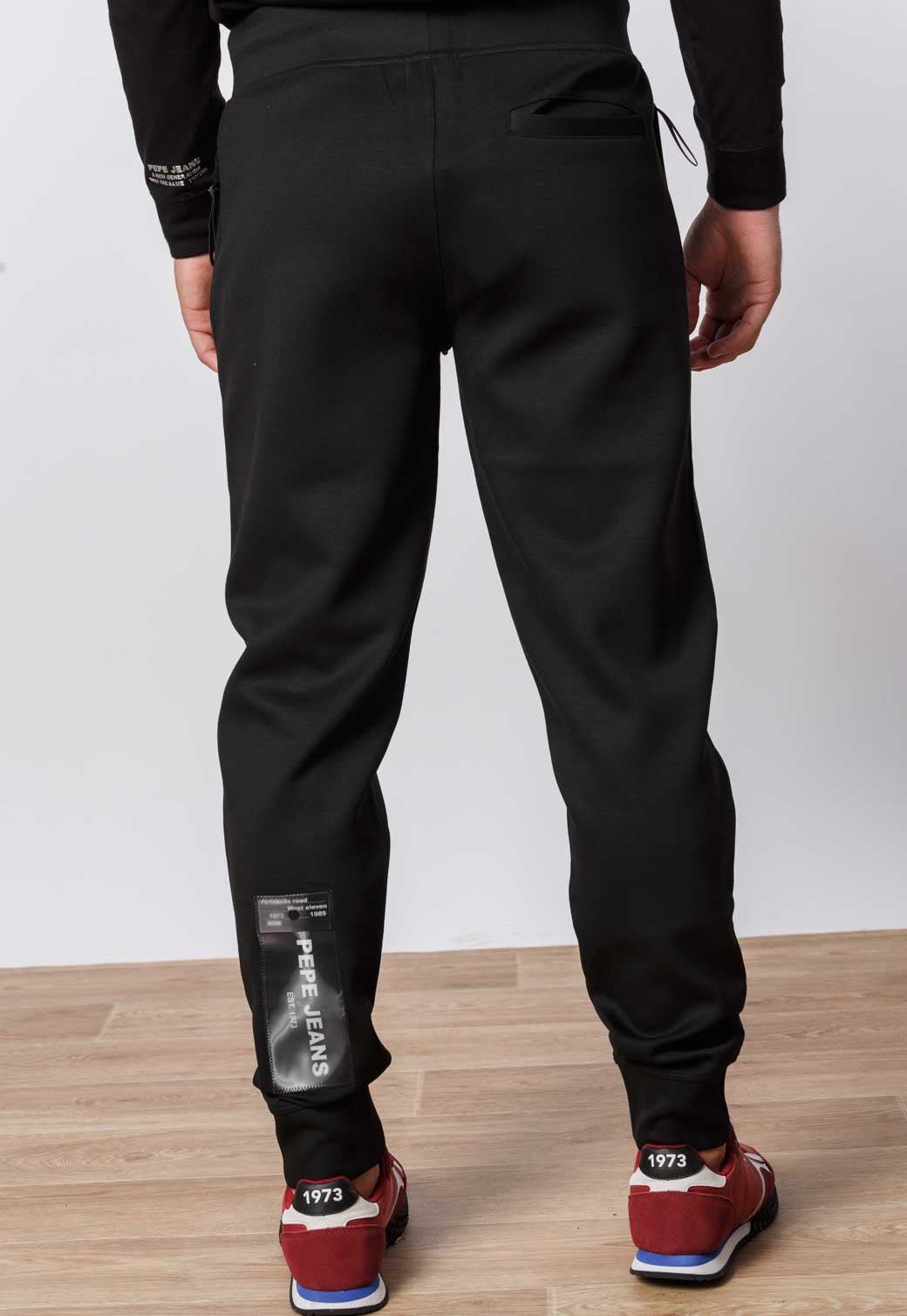 חליפת טרנינג אליוט שני חלקים שחור\לבן לגברים - Pepe Jeans
