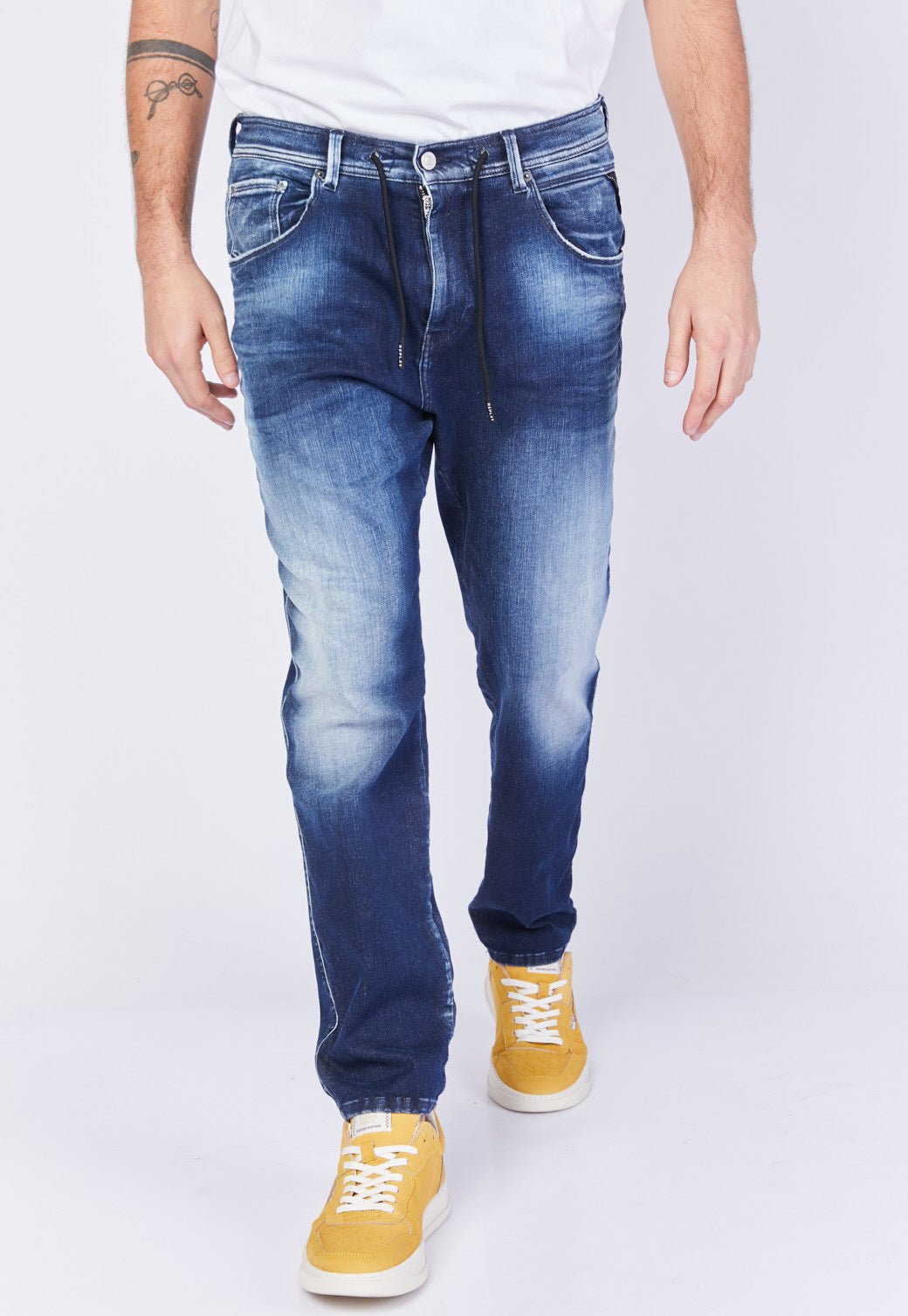 מכנסי ג'ינס בגזרה ישרה עם שרוך במותן גברים - Replay