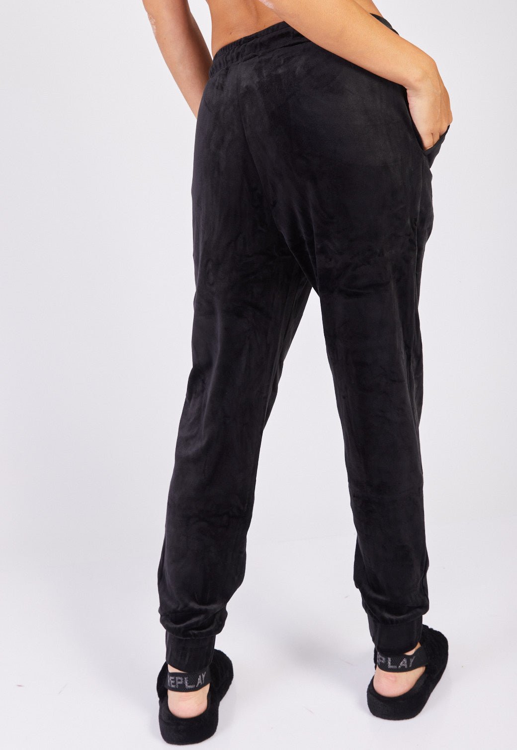 מכנסי טרנינג קטיפה עם לוגו נשים - Juicy Couture