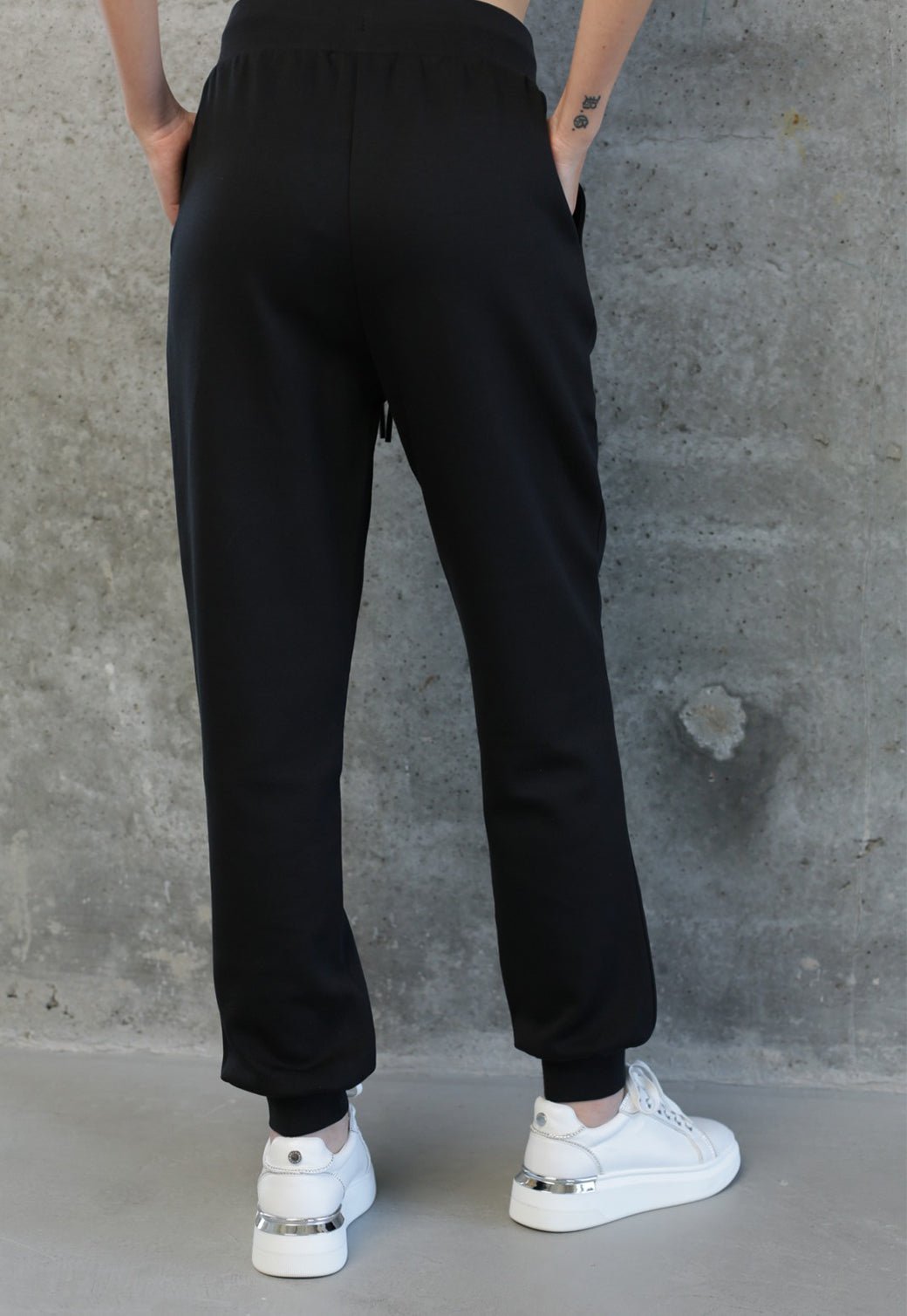 מכנסי טרנינג לנשים CATALINA בשחור - Steve Madden