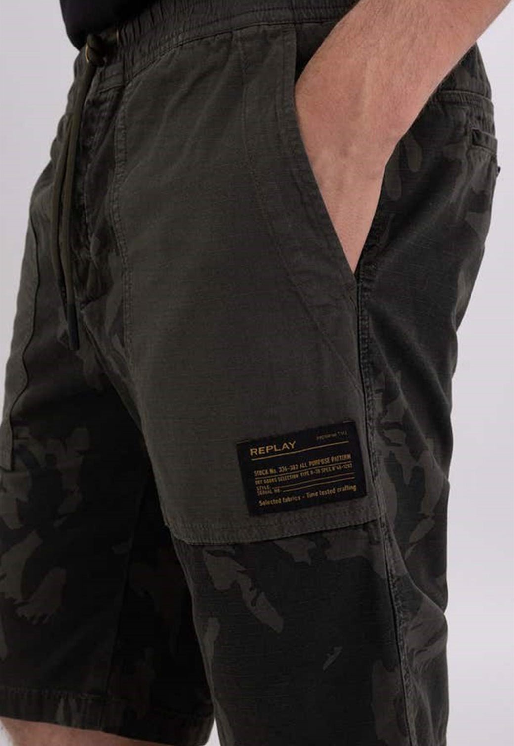 מכנסיים קצרים בהדפס צבאי גברים - Replay