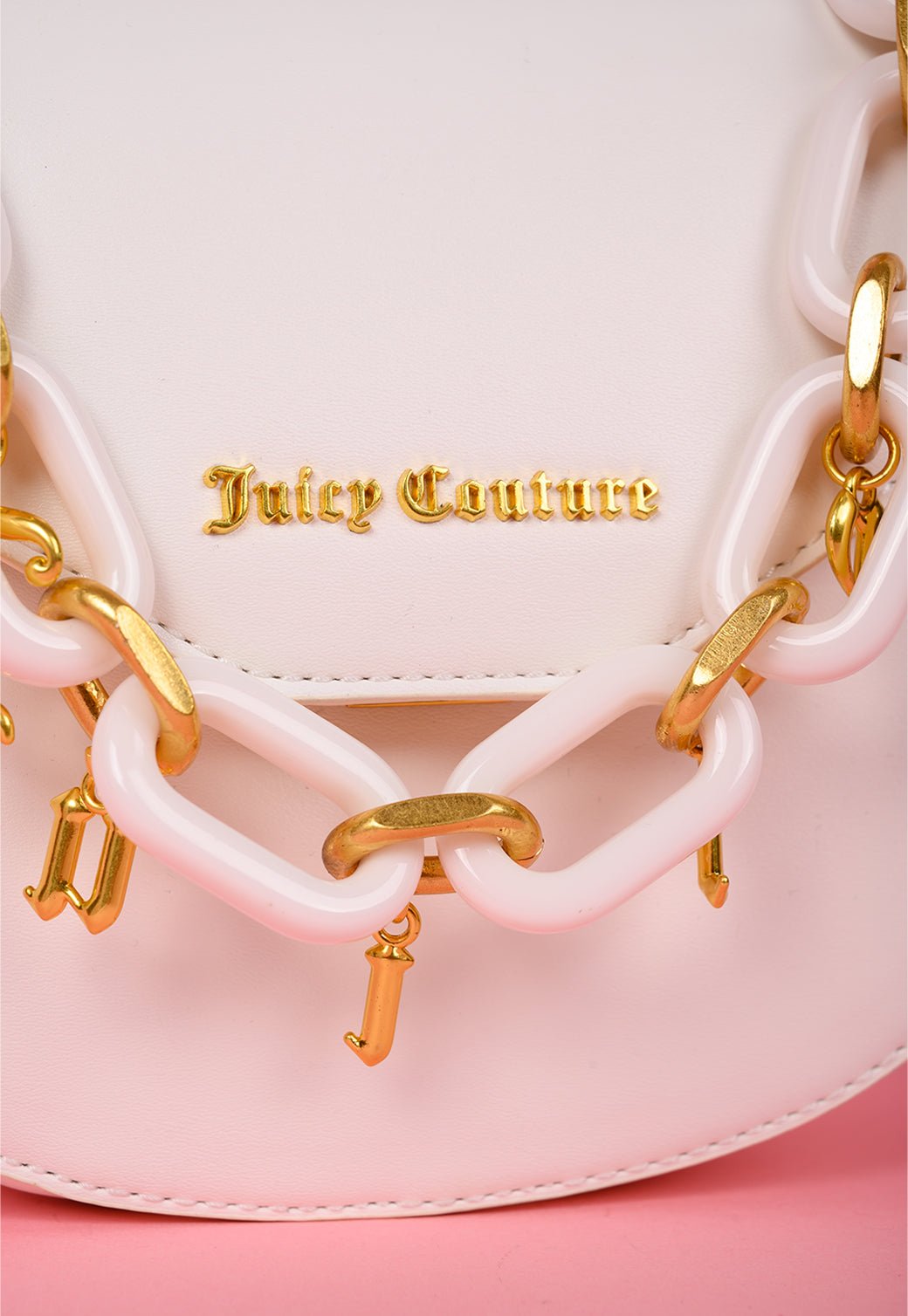 תיק כתף מגורען עם שרשרת - Juicy Couture