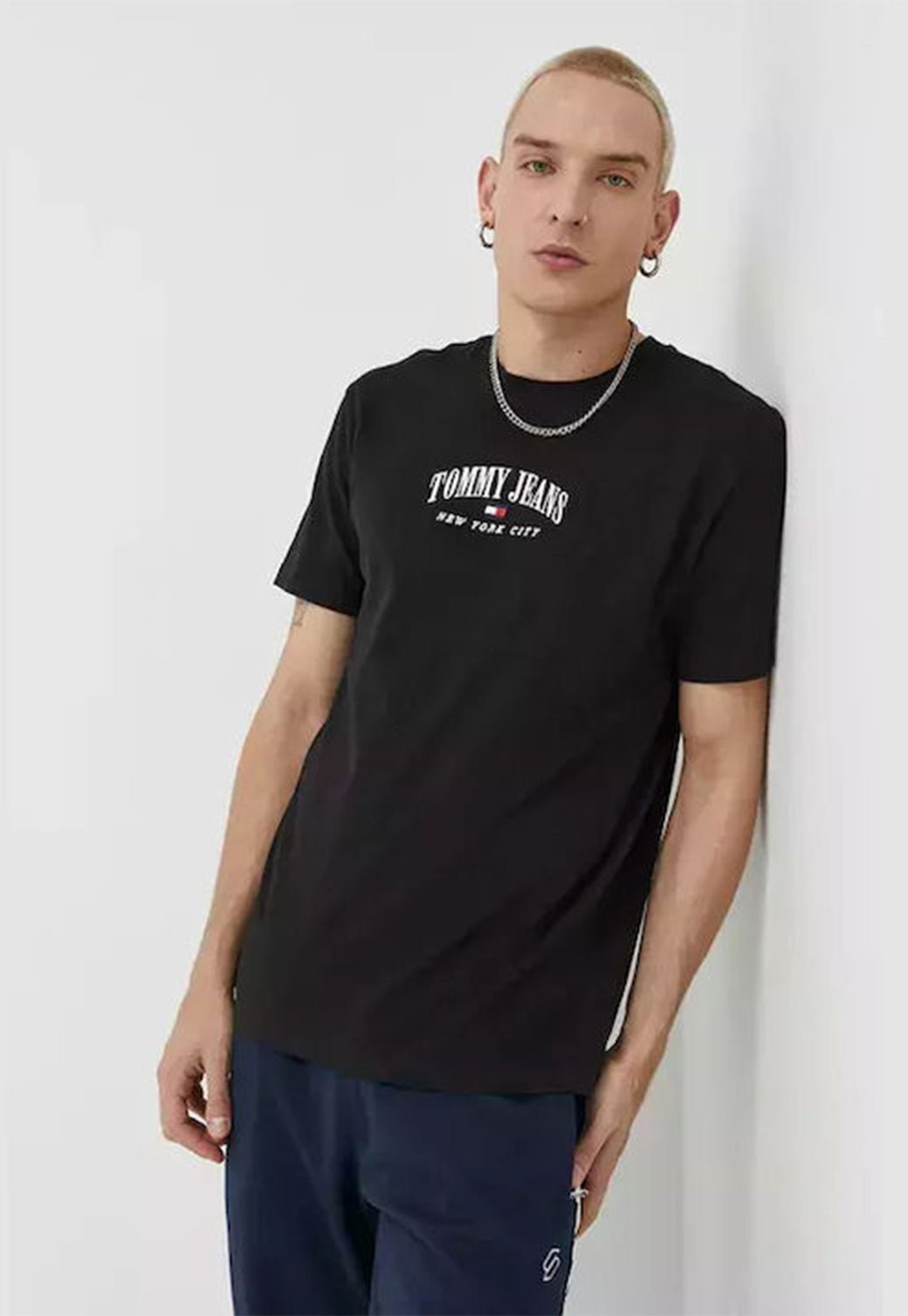 TJM CLSC SMALL VARSITY TEE Black 991215114 - Tommy Hillfiger