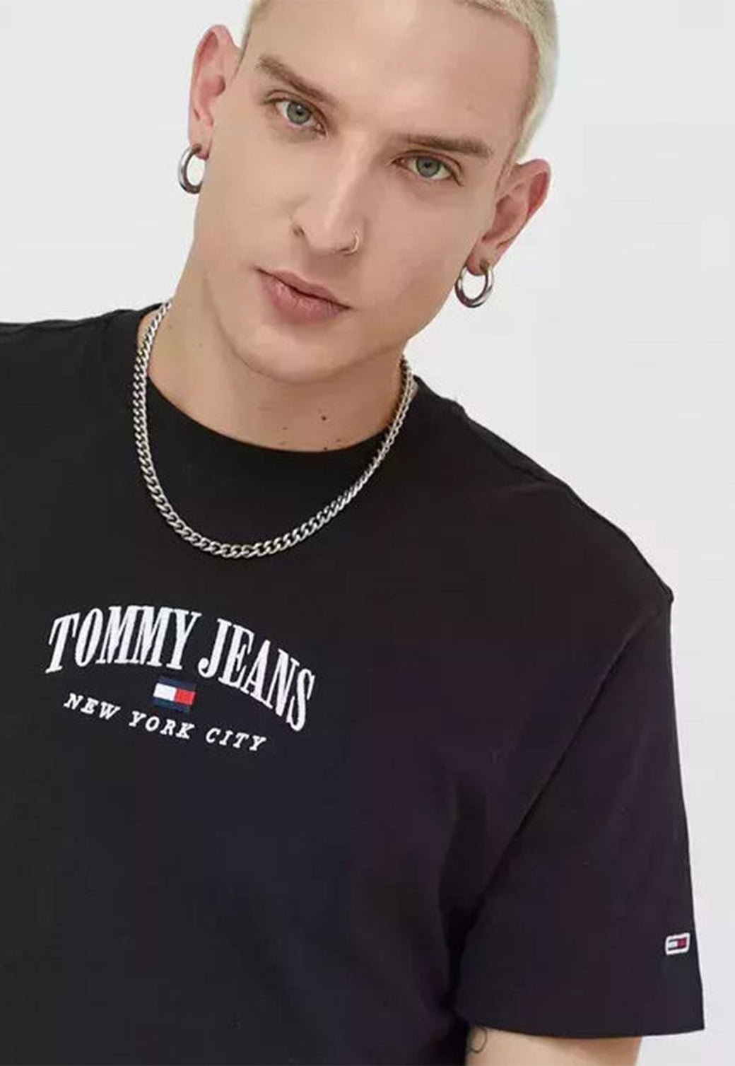 TJM CLSC SMALL VARSITY TEE Black 991215114 - Tommy Hillfiger