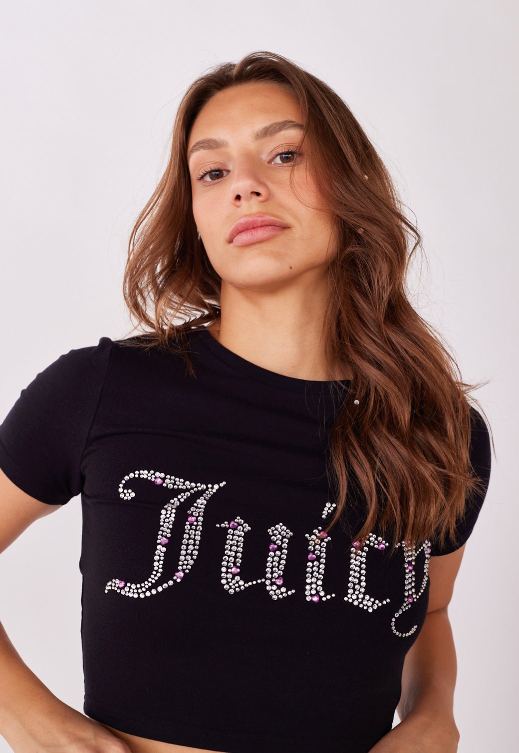 חולצת קרופ עם לוגו אבנים נשים - Juicy Couture