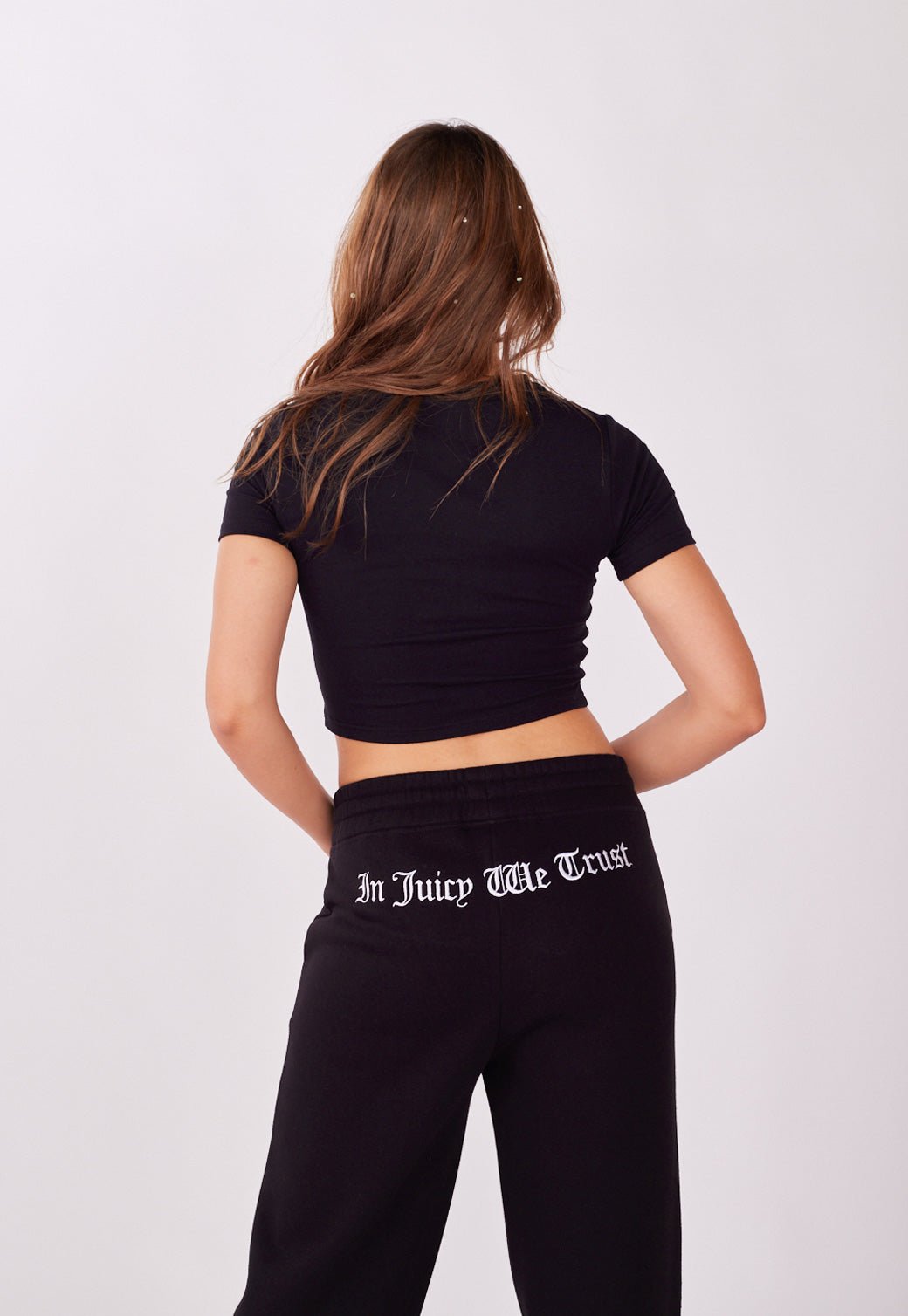 חולצת קרופ עם לוגו אבנים נשים - Juicy Couture